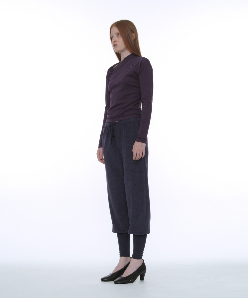 PARTIMENTO WOMEN(パルティメントウィメン)の「PWC ツイストデザインロングTシャツ_ミッドナイトプラム(Tシャツ/カットソー・レディース・その他・SMALL/MEDIUM/LARGE)」の2枚目の写真