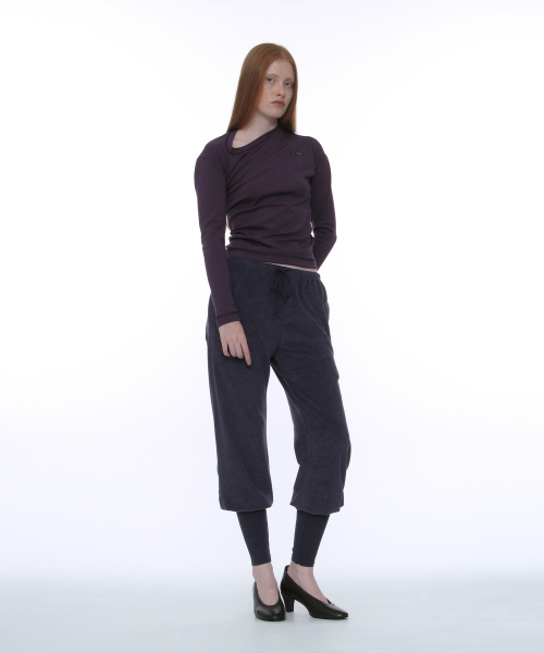 PARTIMENTO WOMEN(パルティメントウィメン)の「PWC ツイストデザインロングTシャツ_ミッドナイトプラム(Tシャツ/カットソー・レディース・その他・SMALL/MEDIUM/LARGE)」の4枚目の写真