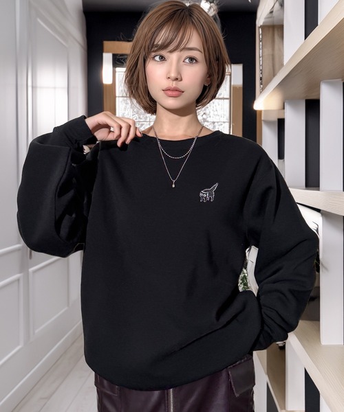 Chandelier(シャンデリア)の「ワンポイント刺繍 ふんわり裏起毛ゆったりスウェットトレーナー(スウェット・レディース・ホワイト系/ブラック/ホワイト系1/ブラック系/杢グレー/ブラック系1/ホワイト系2・L/LL/M)」の6枚目の写真