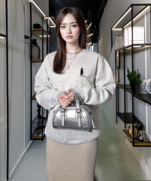 Chandelier(シャンデリア)の「ワンポイント刺繍 ふんわり裏起毛ゆったりスウェットトレーナー(スウェット・レディース・ホワイト系/ブラック/ホワイト系1/ブラック系/杢グレー/ブラック系1/ホワイト系2・L/LL/M)」の16枚目の写真
