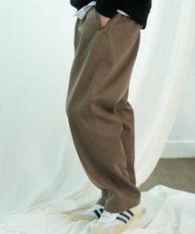 IHDO（アヒドゥ）の「カチオンコーデュロイ ESSENTIALS ウォーム ハーフバンディングパンツ_ブラウン（その他パンツ）」
