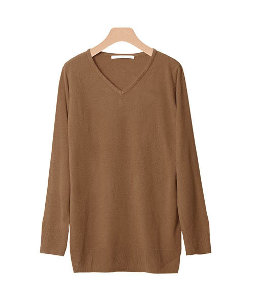 Pierrot（ピエロ）の「お家で洗えるカシミアタッチVネックニットチュニック（ニット/セーター・レディース・グレー/ベージュ/グリーン系その他/ネイビー/パープル/マスタード/オレンジ/アイボリー/ブラック/カーキ/ライトブルー/ピンクベージュ/ブラウン/グリーン/レッド/バーガンディー/インディゴブルー/グリーン系その他2/オレンジ系その他/オフホワイト/グリーン系その他3/レッド系その他/ブルーグリーン/ブラウン系その他/グレー系その他/ブラウン系その他3/ライトピンク/ブラウン系その他2/グレイッシュベージュ/ピンク系その他・L/M）」の8枚目の写真