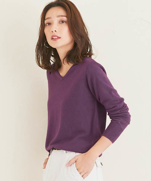 Pierrot（ピエロ）の「お家で洗えるカシミアタッチVネックニットチュニック（ニット/セーター・レディース・グレー/ベージュ/グリーン系その他/ネイビー/パープル/マスタード/オレンジ/アイボリー/ブラック/カーキ/ライトブルー/ピンクベージュ/ブラウン/グリーン/レッド/バーガンディー/インディゴブルー/グリーン系その他2/オレンジ系その他/オフホワイト/グリーン系その他3/レッド系その他/ブルーグリーン/ブラウン系その他/グレー系その他/ブラウン系その他3/ライトピンク/ブラウン系その他2/グレイッシュベージュ/ピンク系その他・L/M）」の22枚目の写真