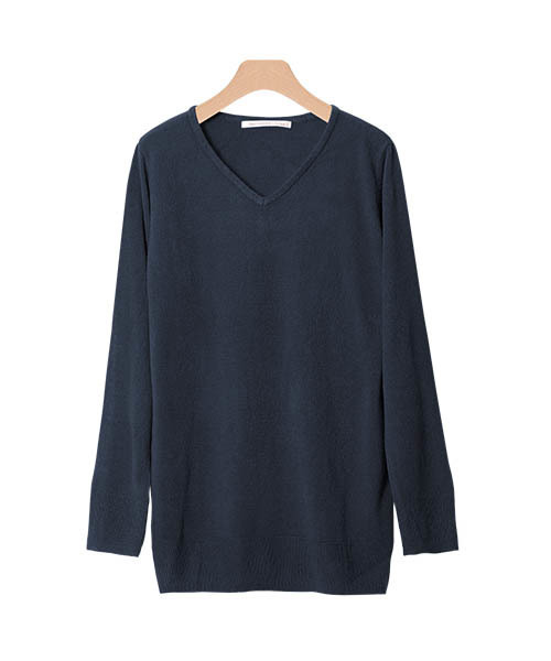 Pierrot（ピエロ）の「お家で洗えるカシミアタッチVネックニットチュニック（ニット/セーター・レディース・グレー/ベージュ/グリーン系その他/ネイビー/パープル/マスタード/オレンジ/アイボリー/ブラック/カーキ/ライトブルー/ピンクベージュ/ブラウン/グリーン/レッド/バーガンディー/インディゴブルー/グリーン系その他2/オレンジ系その他/オフホワイト/グリーン系その他3/レッド系その他/ブルーグリーン/ブラウン系その他/グレー系その他/ブラウン系その他3/ライトピンク/ブラウン系その他2/グレイッシュベージュ/ピンク系その他・L/M）」の19枚目の写真