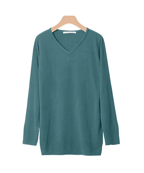 Pierrot（ピエロ）の「お家で洗えるカシミアタッチVネックニットチュニック（ニット/セーター・レディース・グレー/ベージュ/グリーン系その他/ネイビー/パープル/マスタード/オレンジ/アイボリー/ブラック/カーキ/ライトブルー/ピンクベージュ/ブラウン/グリーン/レッド/バーガンディー/インディゴブルー/グリーン系その他2/オレンジ系その他/オフホワイト/グリーン系その他3/レッド系その他/ブルーグリーン/ブラウン系その他/グレー系その他/ブラウン系その他3/ライトピンク/ブラウン系その他2/グレイッシュベージュ/ピンク系その他・L/M）」の21枚目の写真