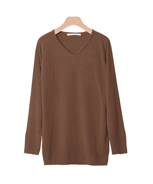 Pierrot（ピエロ）の「お家で洗えるカシミアタッチVネックニットチュニック（ニット/セーター・レディース・グレー/ベージュ/グリーン系その他/ネイビー/パープル/マスタード/オレンジ/アイボリー/ブラック/カーキ/ライトブルー/ピンクベージュ/ブラウン/グリーン/レッド/バーガンディー/インディゴブルー/グリーン系その他2/オレンジ系その他/オフホワイト/グリーン系その他3/レッド系その他/ブルーグリーン/ブラウン系その他/グレー系その他/ブラウン系その他3/ライトピンク/ブラウン系その他2/グレイッシュベージュ/ピンク系その他・L/M）」の10枚目の写真