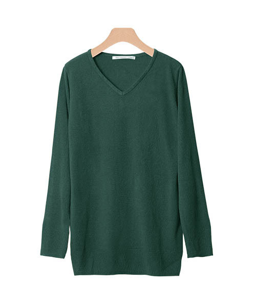 Pierrot（ピエロ）の「お家で洗えるカシミアタッチVネックニットチュニック（ニット/セーター・レディース・グレー/ベージュ/グリーン系その他/ネイビー/パープル/マスタード/オレンジ/アイボリー/ブラック/カーキ/ライトブルー/ピンクベージュ/ブラウン/グリーン/レッド/バーガンディー/インディゴブルー/グリーン系その他2/オレンジ系その他/オフホワイト/グリーン系その他3/レッド系その他/ブルーグリーン/ブラウン系その他/グレー系その他/ブラウン系その他3/ライトピンク/ブラウン系その他2/グレイッシュベージュ/ピンク系その他・L/M）」の17枚目の写真