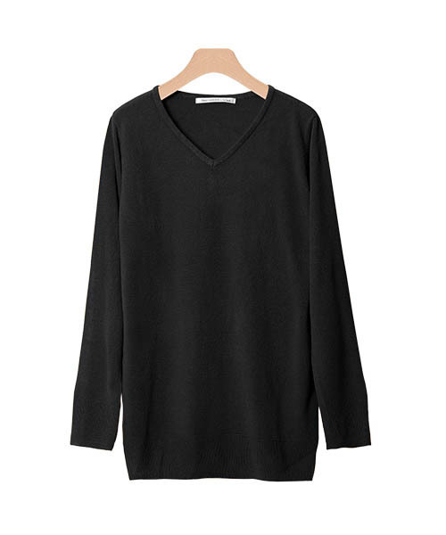 Pierrot（ピエロ）の「お家で洗えるカシミアタッチVネックニットチュニック（ニット/セーター・レディース・グレー/ベージュ/グリーン系その他/ネイビー/パープル/マスタード/オレンジ/アイボリー/ブラック/カーキ/ライトブルー/ピンクベージュ/ブラウン/グリーン/レッド/バーガンディー/インディゴブルー/グリーン系その他2/オレンジ系その他/オフホワイト/グリーン系その他3/レッド系その他/ブルーグリーン/ブラウン系その他/グレー系その他/ブラウン系その他3/ライトピンク/ブラウン系その他2/グレイッシュベージュ/ピンク系その他・L/M）」の4枚目の写真