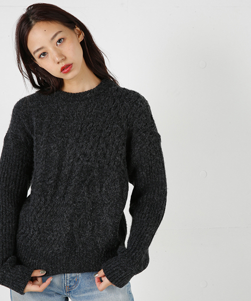 MOUSSY（マウジー）の「CABLE PATCHWORK SWEATER（ニット/セーター・レディース・ブラック/オフホワイト/ライトブルー・FREE）」の3枚目の写真