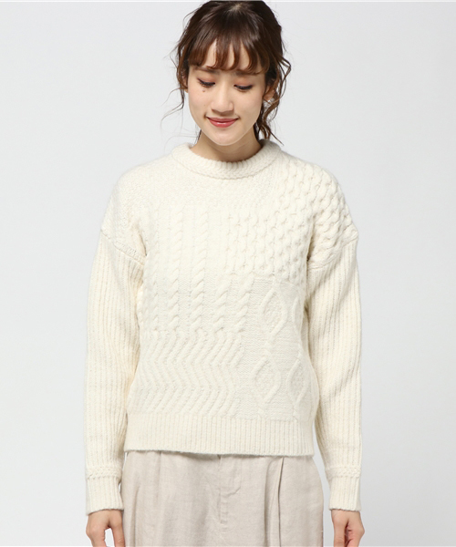 MOUSSY（マウジー）の「CABLE PATCHWORK SWEATER（ニット/セーター・レディース・ブラック/オフホワイト/ライトブルー・FREE）」の4枚目の写真