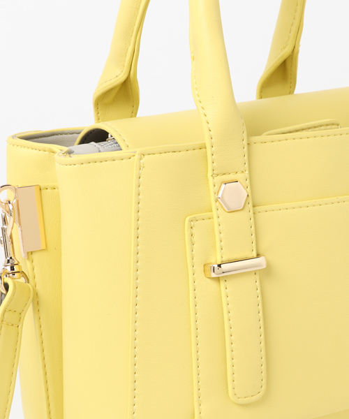 NATURAL BEAUTY BASIC（ナチュラルビューティーベーシック）の「バイカラーミニボックスショルダーバッグ（ショルダーバッグ・レディース・ベージュ/イエロー・ﾌﾘ-）」の5枚目の写真