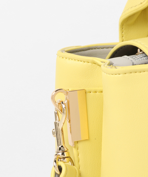 NATURAL BEAUTY BASIC（ナチュラルビューティーベーシック）の「バイカラーミニボックスショルダーバッグ（ショルダーバッグ・レディース・ベージュ/イエロー・ﾌﾘ-）」の6枚目の写真