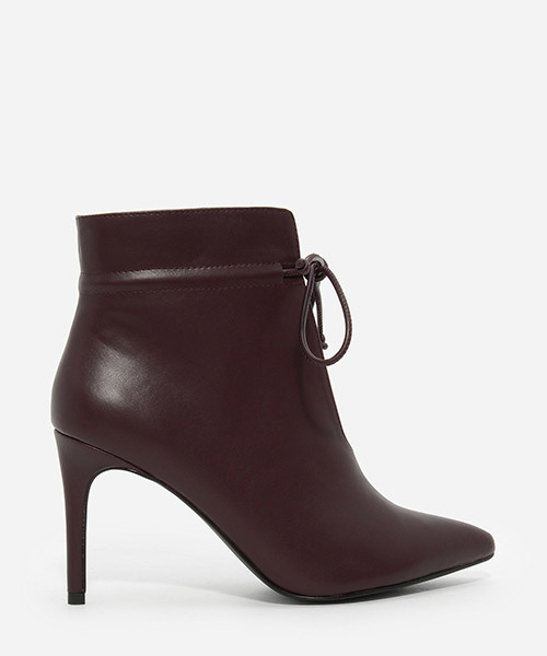CHARLES & KEITH(チャールズ & キース)の「ポインテッドレースブーツ / POINTED LACED UP BOOTS(ブーツ・レディース・グレー/バーガンディー/ブラック・22.5cm/24.5cm/23cm/23.5cm/25cm)」の3枚目の写真