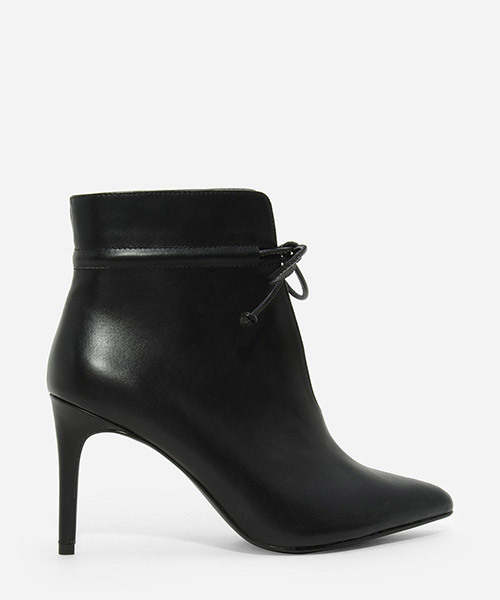 CHARLES & KEITH(チャールズ & キース)の「ポインテッドレースブーツ / POINTED LACED UP BOOTS(ブーツ・レディース・グレー/バーガンディー/ブラック・22.5cm/24.5cm/23cm/23.5cm/25cm)」の2枚目の写真