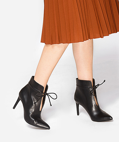 CHARLES & KEITH(チャールズ & キース)の「ポインテッドレースブーツ / POINTED LACED UP BOOTS(ブーツ・レディース・グレー/バーガンディー/ブラック・22.5cm/24.5cm/23cm/23.5cm/25cm)」の4枚目の写真
