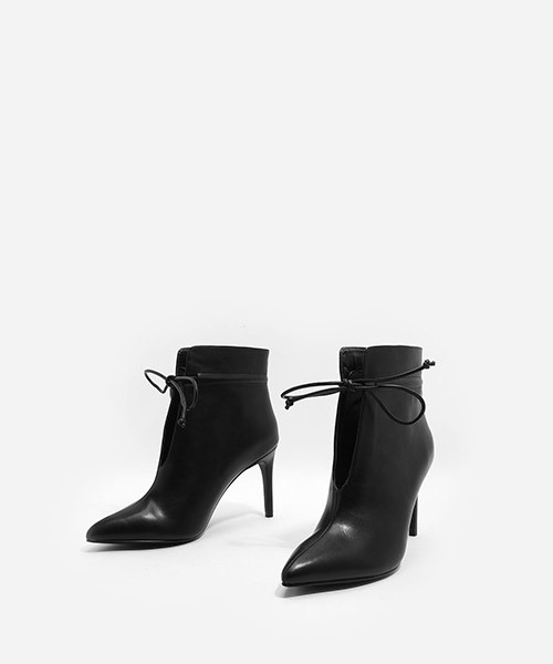 CHARLES & KEITH(チャールズ & キース)の「ポインテッドレースブーツ / POINTED LACED UP BOOTS(ブーツ・レディース・グレー/バーガンディー/ブラック・22.5cm/24.5cm/23cm/23.5cm/25cm)」の5枚目の写真