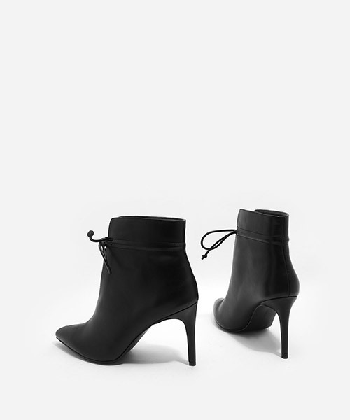 CHARLES & KEITH(チャールズ & キース)の「ポインテッドレースブーツ / POINTED LACED UP BOOTS(ブーツ・レディース・グレー/バーガンディー/ブラック・22.5cm/24.5cm/23cm/23.5cm/25cm)」の6枚目の写真