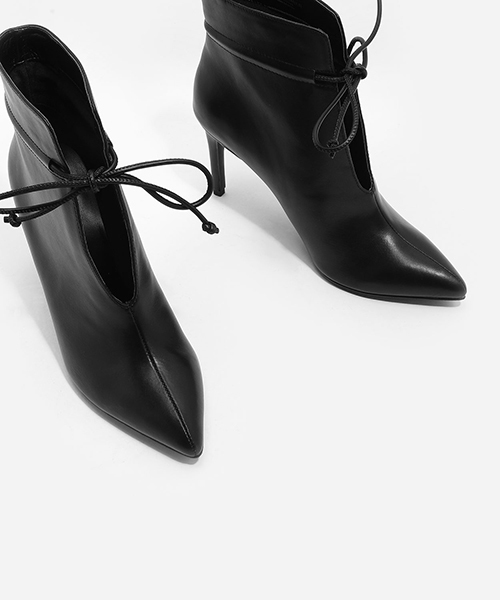 CHARLES & KEITH(チャールズ & キース)の「ポインテッドレースブーツ / POINTED LACED UP BOOTS(ブーツ・レディース・グレー/バーガンディー/ブラック・22.5cm/24.5cm/23cm/23.5cm/25cm)」の7枚目の写真