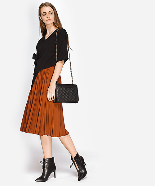 CHARLES & KEITH(チャールズ & キース)の「ポインテッドレースブーツ / POINTED LACED UP BOOTS(ブーツ・レディース・グレー/バーガンディー/ブラック・22.5cm/24.5cm/23cm/23.5cm/25cm)」の8枚目の写真