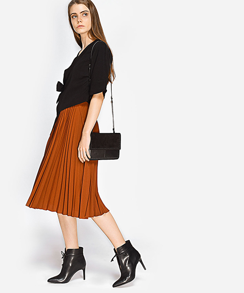 CHARLES & KEITH(チャールズ & キース)の「ポインテッドレースブーツ / POINTED LACED UP BOOTS(ブーツ・レディース・グレー/バーガンディー/ブラック・22.5cm/24.5cm/23cm/23.5cm/25cm)」の9枚目の写真