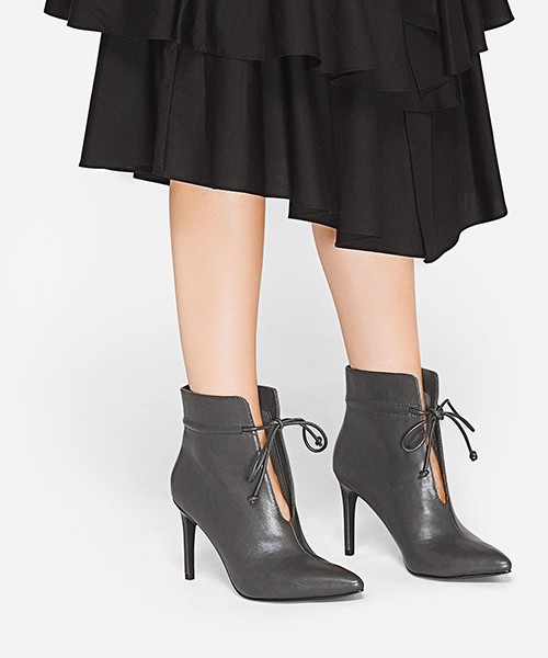 CHARLES & KEITH(チャールズ & キース)の「ポインテッドレースブーツ / POINTED LACED UP BOOTS(ブーツ・レディース・グレー/バーガンディー/ブラック・22.5cm/24.5cm/23cm/23.5cm/25cm)」の10枚目の写真