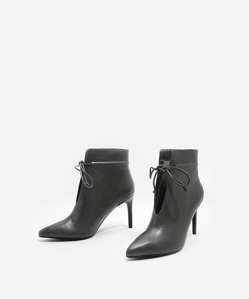 CHARLES & KEITH(チャールズ & キース)の「ポインテッドレースブーツ / POINTED LACED UP BOOTS(ブーツ・レディース・グレー/バーガンディー/ブラック・22.5cm/24.5cm/23cm/23.5cm/25cm)」の11枚目の写真