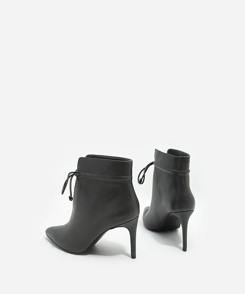 CHARLES & KEITH(チャールズ & キース)の「ポインテッドレースブーツ / POINTED LACED UP BOOTS(ブーツ・レディース・グレー/バーガンディー/ブラック・22.5cm/24.5cm/23cm/23.5cm/25cm)」の12枚目の写真