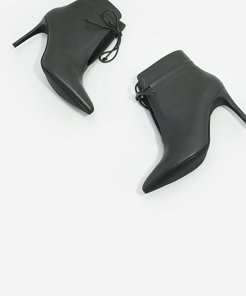 CHARLES & KEITH(チャールズ & キース)の「ポインテッドレースブーツ / POINTED LACED UP BOOTS(ブーツ・レディース・グレー/バーガンディー/ブラック・22.5cm/24.5cm/23cm/23.5cm/25cm)」の13枚目の写真
