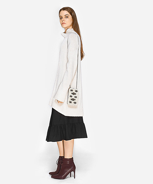 CHARLES & KEITH(チャールズ & キース)の「ポインテッドレースブーツ / POINTED LACED UP BOOTS(ブーツ・レディース・グレー/バーガンディー/ブラック・22.5cm/24.5cm/23cm/23.5cm/25cm)」の20枚目の写真