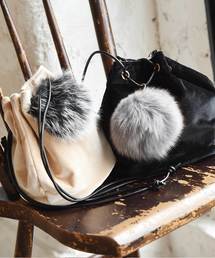 Luz Llena | ボリュームファーチャーム付き巾着バッグ(ショルダーバッグ)