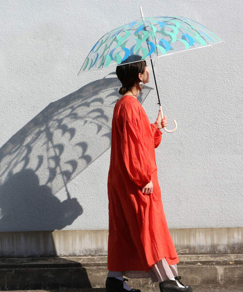 Wpc.（ダブリュピーシー）の「プラスティックアンブレラ（ビニール傘）（長傘・レディース・ネイビー/レッド/オフホワイト/ピンク/グリーン/グリーン系その他/レッド系その他/カラフル・FREE）」の3枚目の写真