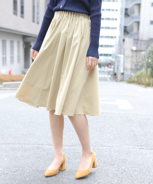 laboratory work(ラボラトリーワーク)の「タックミディ―スカート(スカート・レディース・ベージュ/ネイビー/ピンク/ブルー・MEDIUM)」の2枚目の写真