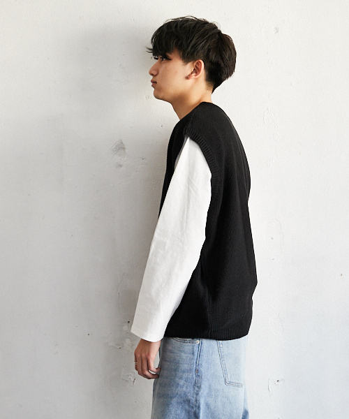 PairPair(ペアペア)の「Vネックニットベスト(ベスト・メンズ・ブラック/ライトベージュ・FREE)」の8枚目の写真