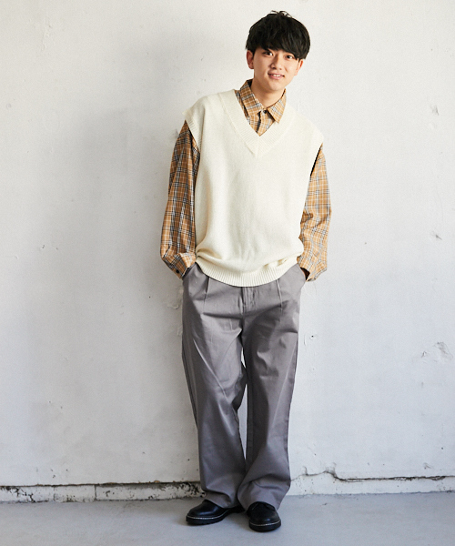 PairPair(ペアペア)の「Vネックニットベスト(ベスト・メンズ・ブラック/ライトベージュ・FREE)」の11枚目の写真
