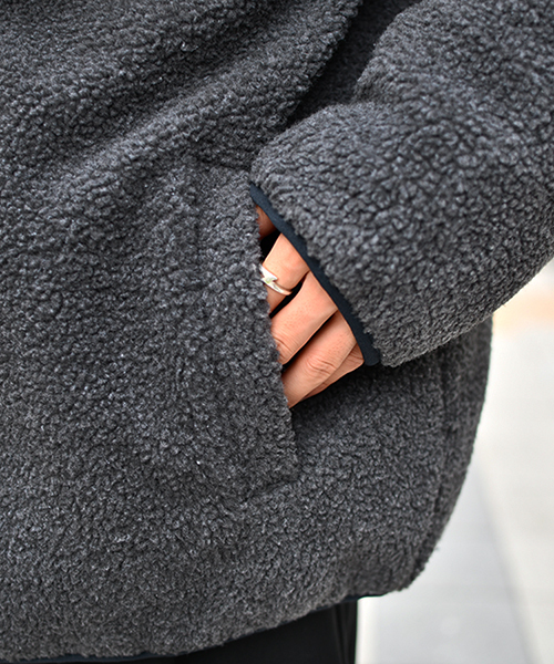 kutir（クティール）の「リバーシブルボアジャケット（ブルゾン・メンズ・チャコールグレー/ブラック/ベージュ・SMALL/MEDIUM/LARGE/X-LARGE）」の7枚目の写真