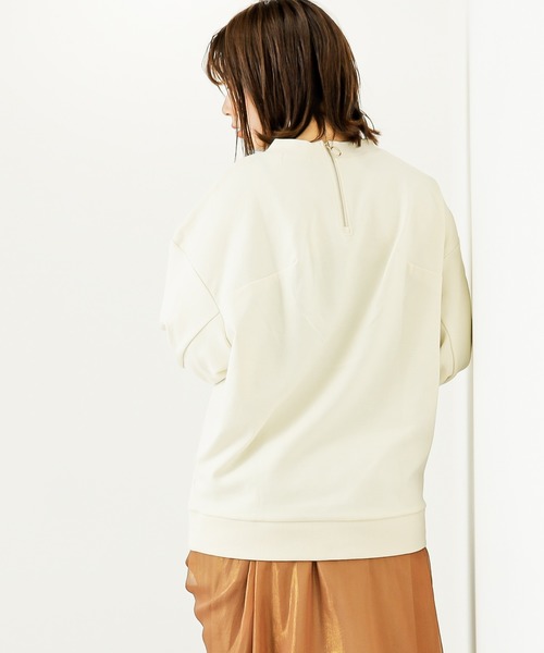 natural couture(ナチュラルクチュール)の「バックジップぽわん袖プルオーバー(スウェット・レディース・ベージュ/アイボリー/ミント/スミクロ・FREE)」の5枚目の写真