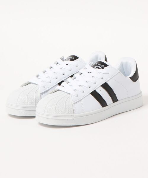 GeeRA（ジーラ）の「２ラインデザインスニーカー（スニーカー・レディース・ブラック×ホワイト/ホワイト×ブラック/ホワイト×レッド・22.5cm/23cm/24.5cm/24cm/23.5cm）」の2枚目の写真