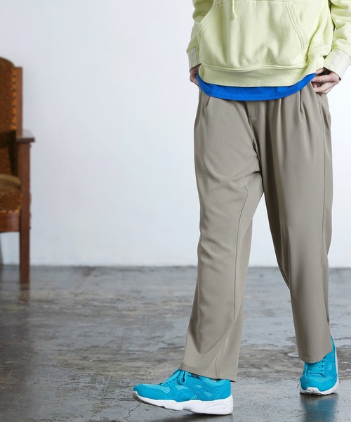 ENDER PRODUCTS(エンダープロダクツ)の「ブライトポプリン タックワイドテーパードシェフパンツ【ENDER PRODUCTS/エンダープロダクツ】◆セットアップ対応◆(その他パンツ・メンズ・グレイッシュベージュ/ベージュ/ブラウン/ベージュ系その他/ライラック/ブラック・M/L)」の5枚目の写真