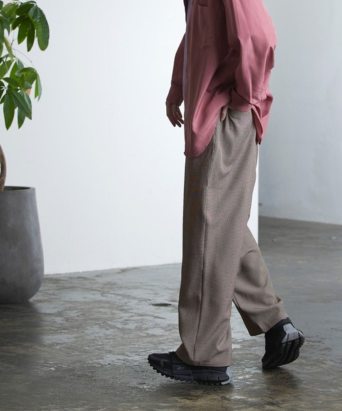 ENDER PRODUCTS(エンダープロダクツ)の「ブライトポプリン タックワイドテーパードシェフパンツ【ENDER PRODUCTS/エンダープロダクツ】◆セットアップ対応◆(その他パンツ・メンズ・グレイッシュベージュ/ベージュ/ブラウン/ベージュ系その他/ライラック/ブラック・M/L)」の21枚目の写真