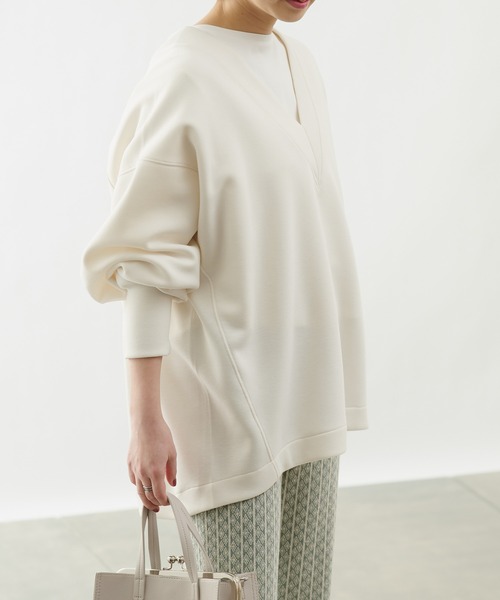 COLONY 2139（コロニートゥーワンスリーナイン）の「エアリーダンボールVネック長袖プルオーバー（スウェット・レディース・ベージュ/ブラック/ミント/オフホワイト・MEDIUM）」の2枚目の写真