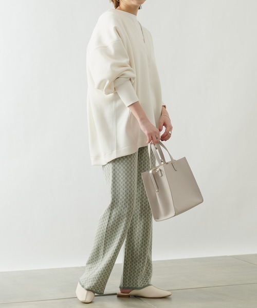 COLONY 2139（コロニートゥーワンスリーナイン）の「エアリーダンボールVネック長袖プルオーバー（スウェット・レディース・ベージュ/ブラック/ミント/オフホワイト・MEDIUM）」の16枚目の写真