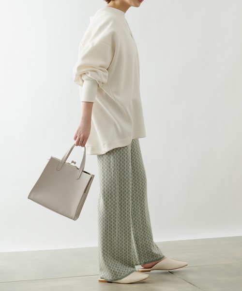 COLONY 2139（コロニートゥーワンスリーナイン）の「エアリーダンボールVネック長袖プルオーバー（スウェット・レディース・ベージュ/ブラック/ミント/オフホワイト・MEDIUM）」の17枚目の写真