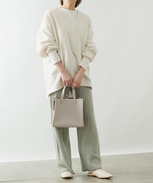 COLONY 2139（コロニートゥーワンスリーナイン）の「エアリーダンボールVネック長袖プルオーバー（スウェット・レディース・ベージュ/ブラック/ミント/オフホワイト・MEDIUM）」の19枚目の写真