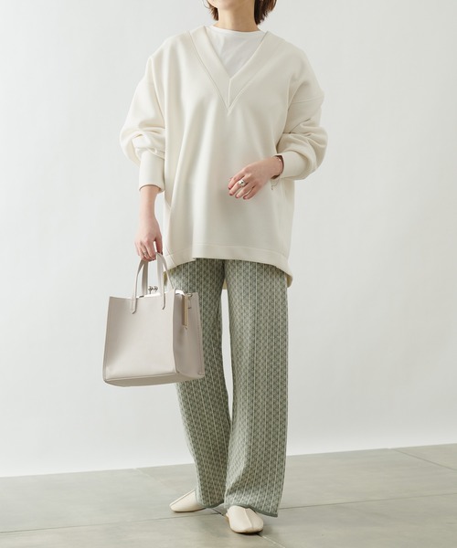 COLONY 2139（コロニートゥーワンスリーナイン）の「エアリーダンボールVネック長袖プルオーバー（スウェット・レディース・ベージュ/ブラック/ミント/オフホワイト・MEDIUM）」の20枚目の写真