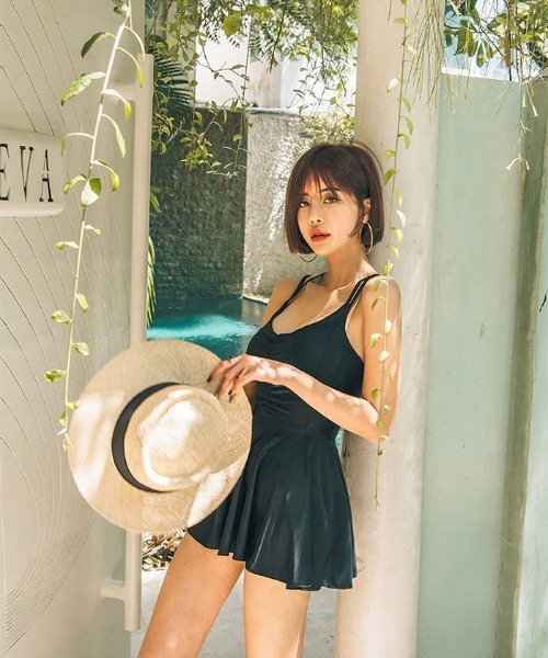 Ritzy(リッツィー)の「大人シルエット バックアクセントワンピース 水着(水着)」|ブラック