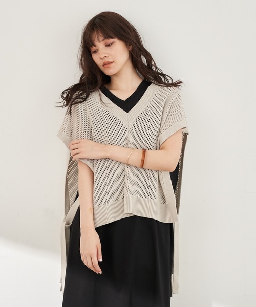 Editt by YECCA VECCA（エディットバイイェッカヴェッカ）の「メッシュ編ミニットベスト　＊（ニット/セーター・レディース・ライトグレー/ブラック/ベージュ・FREE）」の3枚目の写真
