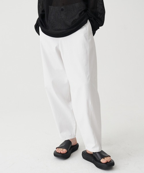 FEKETE(フェケテ)の「FEKETE WIDE CURVE COTTON PANTS(その他パンツ・メンズ・ホワイト/ブラック/ベージュ・SMALL/MEDIUM/LARGE)」の1枚目の写真