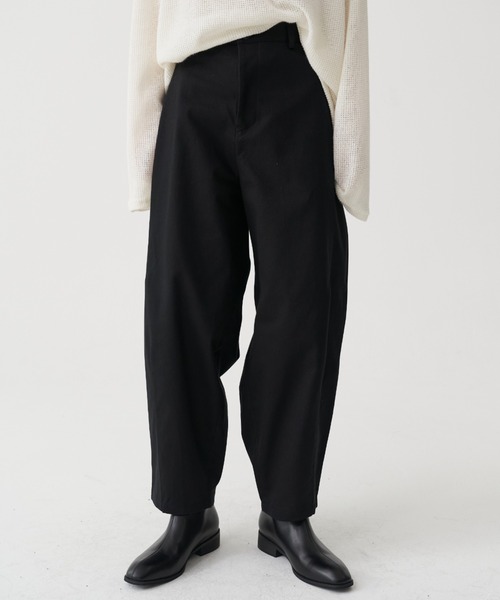 FEKETE(フェケテ)の「FEKETE WIDE CURVE COTTON PANTS(その他パンツ・メンズ・ホワイト/ブラック/ベージュ・SMALL/MEDIUM/LARGE)」の4枚目の写真