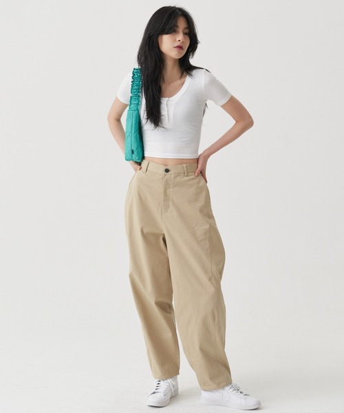 FEKETE(フェケテ)の「FEKETE WIDE CURVE COTTON PANTS(その他パンツ・メンズ・ホワイト/ブラック/ベージュ・SMALL/MEDIUM/LARGE)」の19枚目の写真
