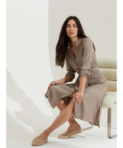 Banana Republic（バナナリパブリック）の「エッセンシャル ミディシャツドレス（シャツワンピース・レディース・ライトブルー/その他・XS/S/M/L）」の2枚目の写真